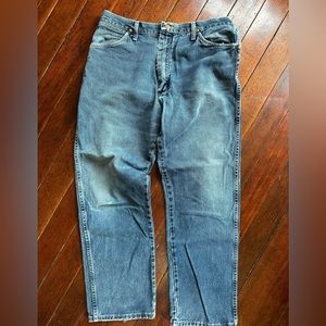 Wrangler 34/30 zip front denim jeans